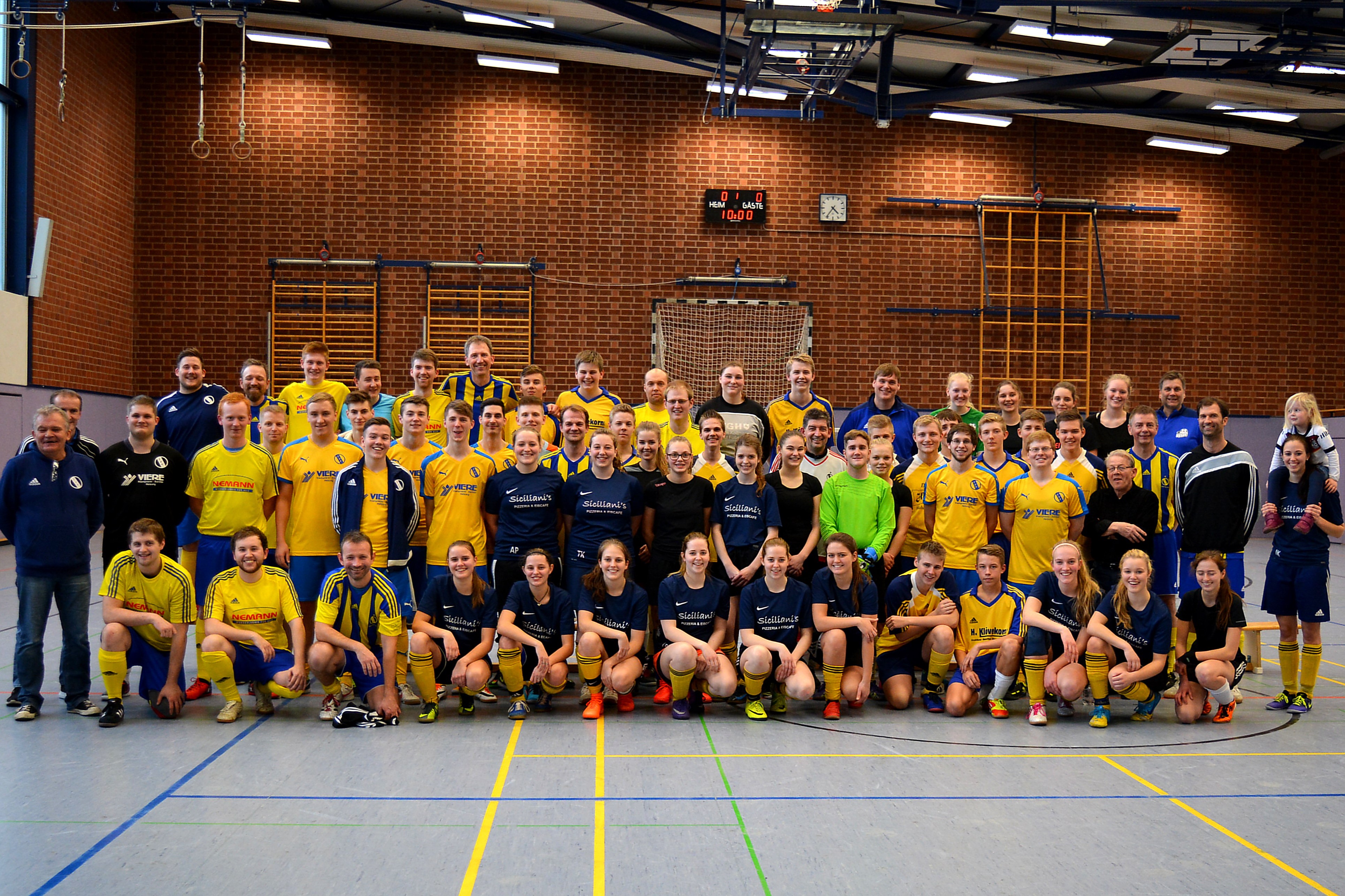 Trotz Konkurrenz doch eine Mannschaft – das Teilnehmerfeld des SV Kettenkamp beim vereinsin-ternen Turnier